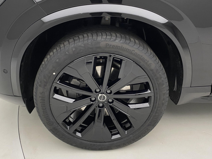 Volvo XC90 B5 AWD BLACK EDITION PLUS 7 na operativní leasing