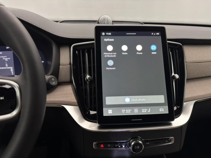 Volvo XC90 T8 AWD Plug-in DARK PLUS 7m na operativní leasing