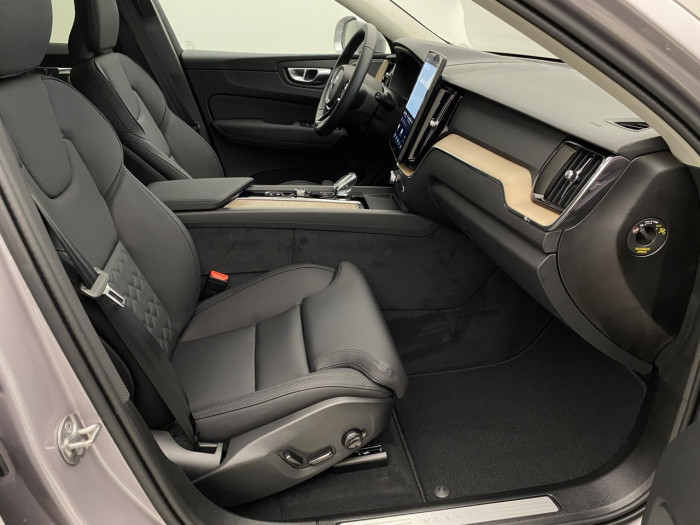 Volvo XC60 T6 AWD AUT BRIGHT PLUS na operativní leasing
