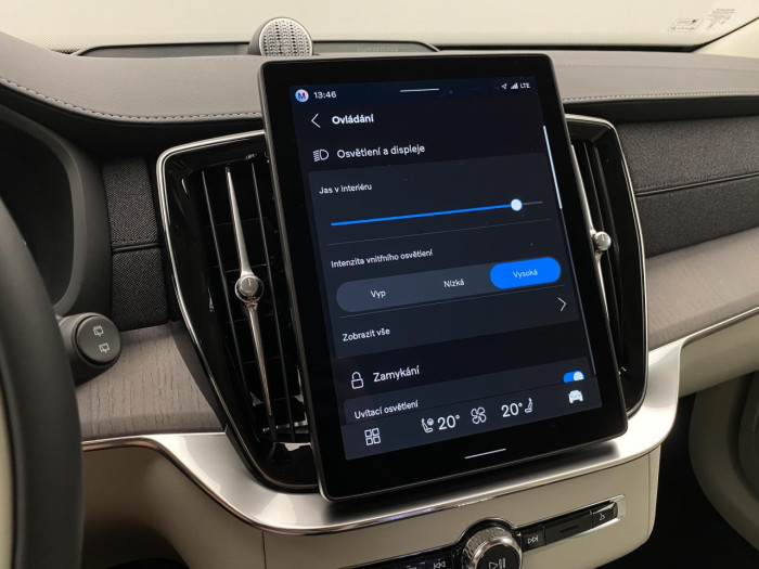 Volvo XC90 T8 AWD Plug-in BRIGHT PLUS 7m na operativní leasing