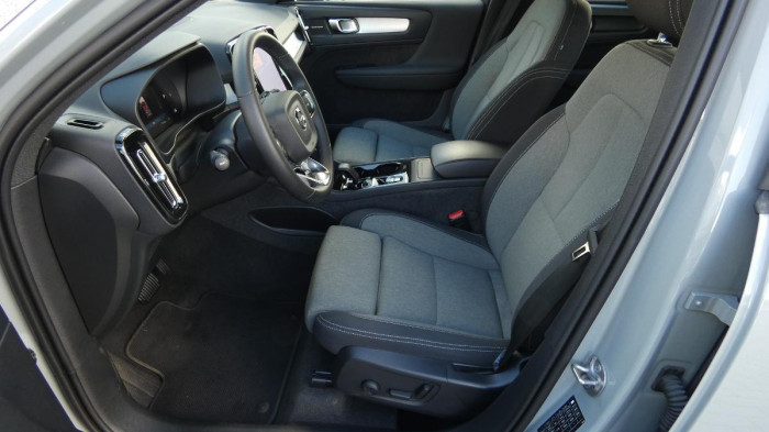 Volvo XC40 B3 PLUS DARK DCT na operativní leasing