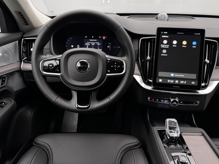 Volvo XC90 T8 AWD Plug-in ULTRA DARK 7m na operativní leasing