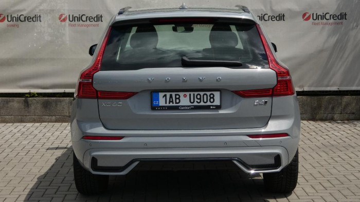 Volvo XC60 B4 mHEV AWD Plus Dark na operativní leasing