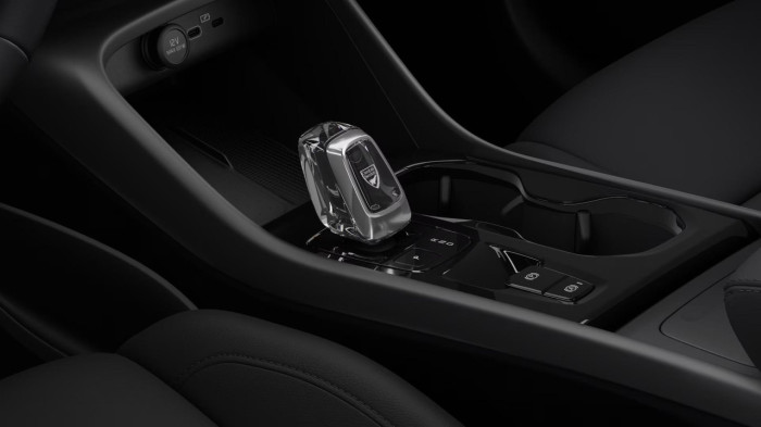 Volvo XC40 B3 AUT DARK ULTRA na operativní leasing