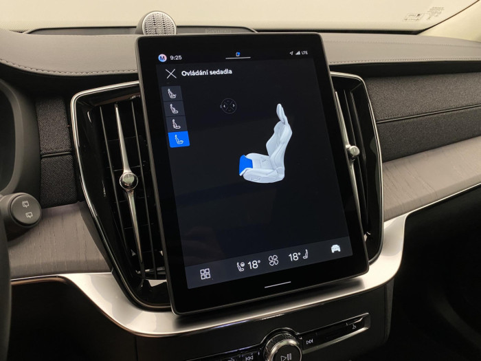 Volvo XC90 T8 AWD Plug-in DARK ULTRA na operativní leasing