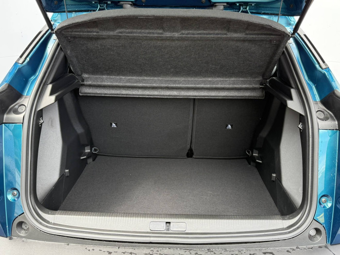 Peugeot 2008 ALLURE Hybrid 1,2 145 e-DCS6 / 107kW na operativní leasing