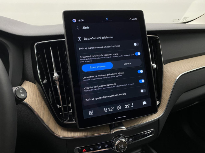 Volvo XC60 B5 AWD AUT BRIGHT PLUS na operativní leasing