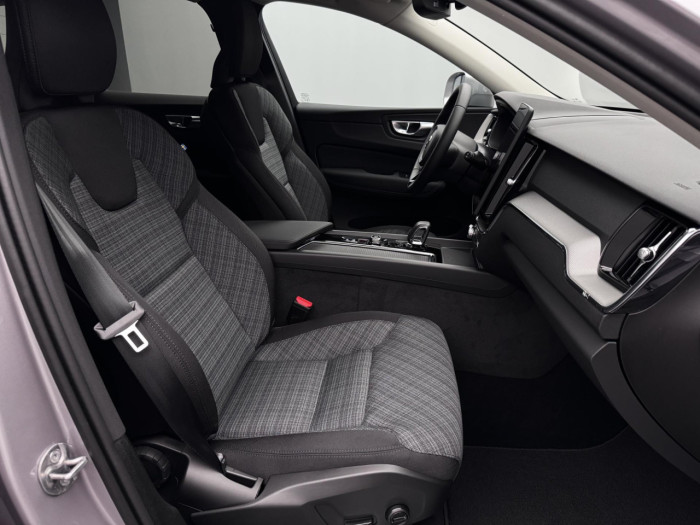 Volvo XC60 B5 AWD AUT CORE na operativní leasing