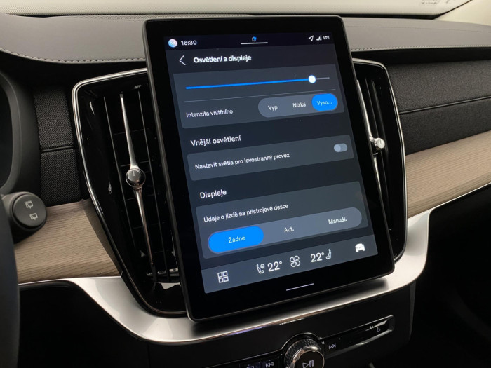 Volvo XC90 T8 AWD RECHARGE BRIGHT PLUS 7m na operativní leasing