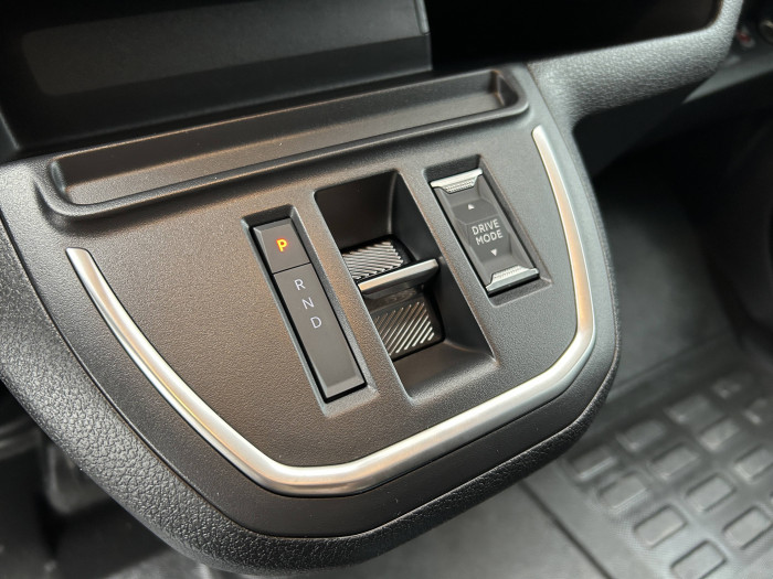 Peugeot Traveller ActiveStandard 2.0 BlueHDi S&S EAT8 / 130kW na operativní leasing