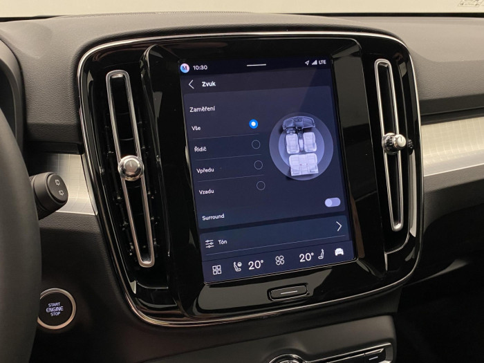 Volvo XC40 B3 AUT DARK PLUS na operativní leasing