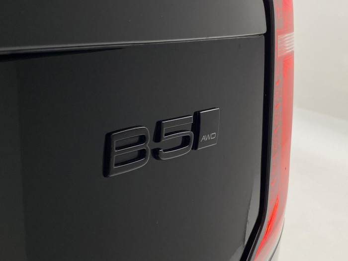 Volvo XC90 B5 AWD BLACK EDITION PLUS 7 na operativní leasing