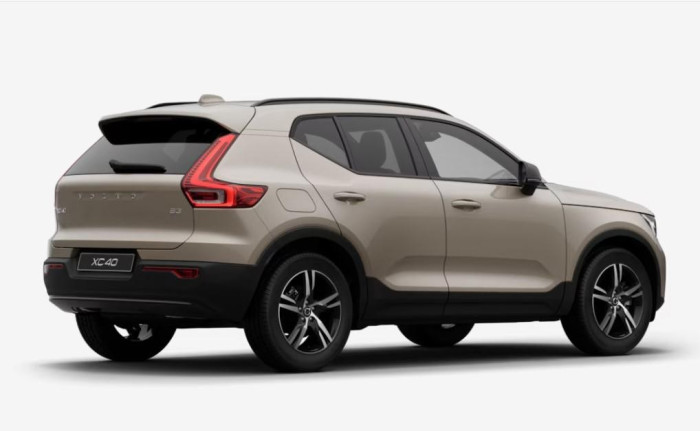 Volvo XC40 B3 AUT DARK PLUS na operativní leasing
