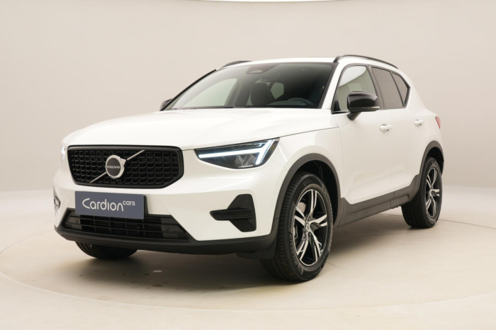 Volvo XC40 B3 AUT DARK PLUS na operativní leasing