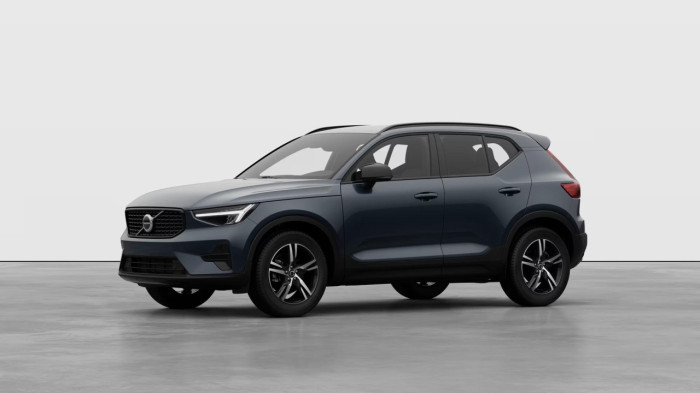 Volvo XC40 B3 AUT DARK PLUS na operativní leasing