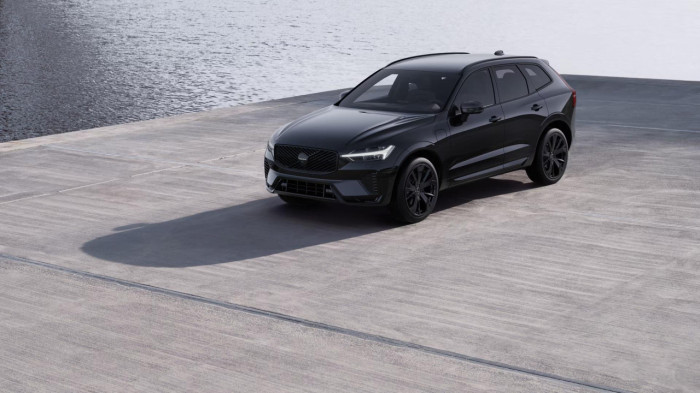 Volvo XC60 T6 AWD AUT PLUS BLACK EDITION na operativní leasing
