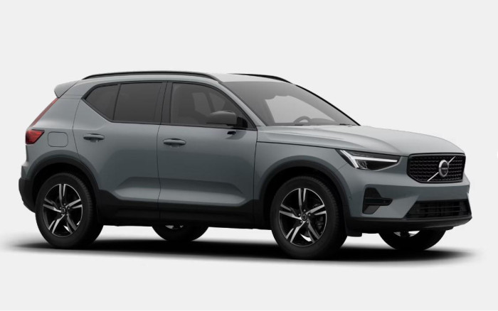 Volvo XC40 B3 AUT DARK PLUS na operativní leasing