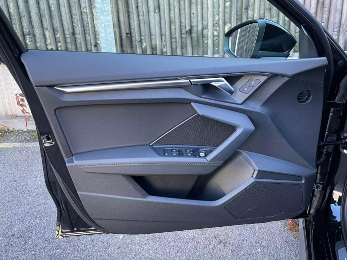 Audi A3 S line 1.5 TFSI 110 kW Benzín Automatická převodovka na operativní leasing