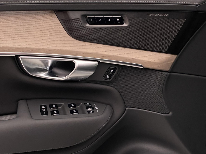 Volvo XC90 T8 AWD RECHARGE BRIGHT PLUS 7m na operativní leasing