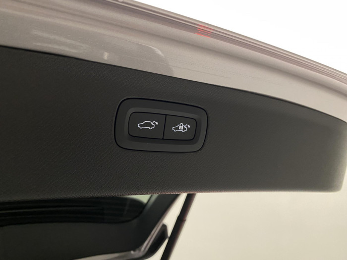 Volvo XC90 T8 AWD RECHARGE BRIGHT PLUS 7m na operativní leasing