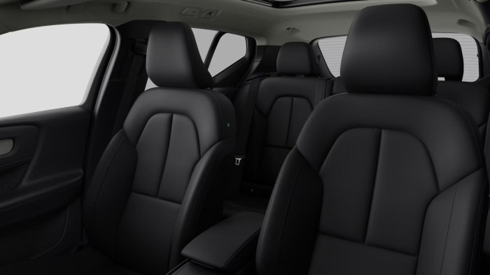 Volvo XC40 B3 AUT DARK ULTRA na operativní leasing