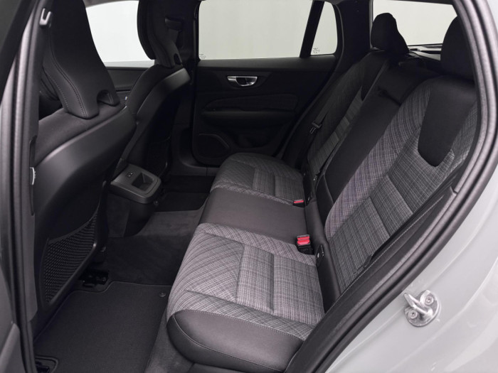Volvo V60 B4 AUT CORE na operativní leasing