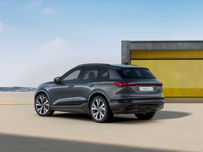 Audi Q6 SUV e-tron quattro na operativní leasing