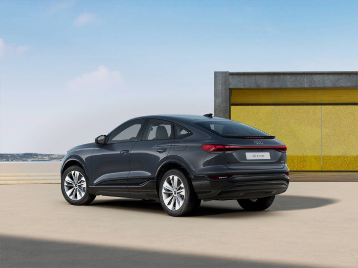 Audi Q6 SB e-tron quattro na operativní leasing