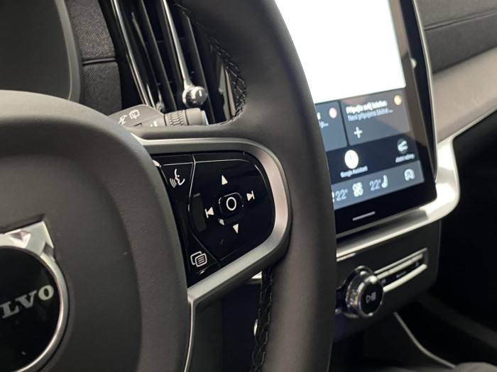 Volvo XC90 T8 AWD RECHARGE DARK PLUS 7m na operativní leasing