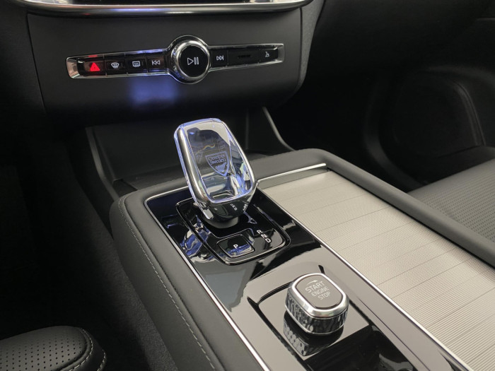 Volvo XC90 B5 AWD BLACK EDITION PLUS 7 na operativní leasing