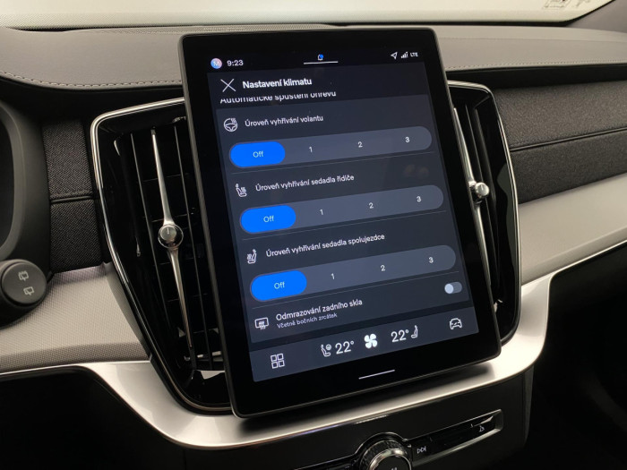 Volvo XC90 B5 AWD BLACK EDITION PLUS 7 na operativní leasing