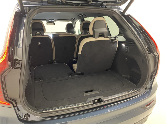 Volvo XC90 B5 AWD AUT DARK PLUS 7míst na operativní leasing