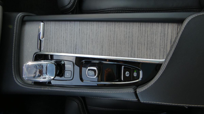 Volvo XC90 B5 AWD Plus Bright 7 míst na operativní leasing