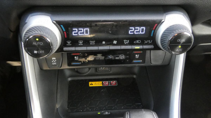 Toyota RAV4 2.5 Hybrid Executive 4WD e-CVT na operativní leasing