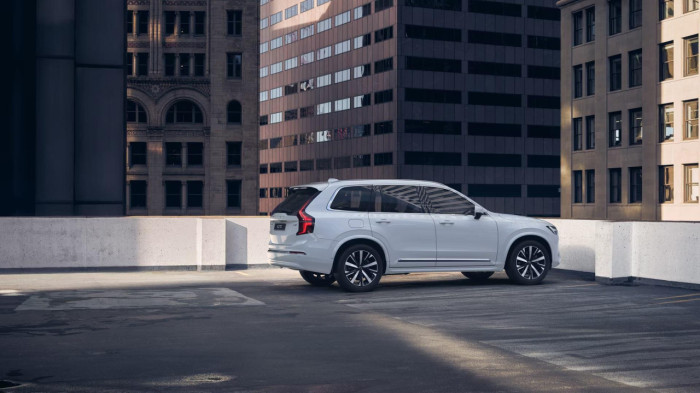 Volvo XC90 B5 AWD AUT CORE 7míst na operativní leasing