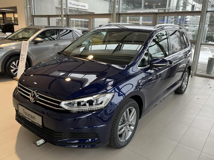 Volkswagen Touran People 1,5 TSI 110 kw EVO 7DSG na operativní leasing