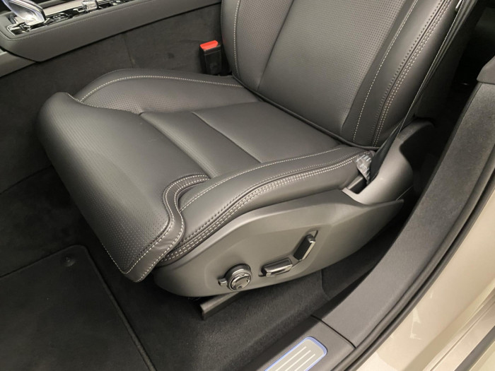 Volvo XC90 B5 AWD AUT DARK PLUS 7míst na operativní leasing