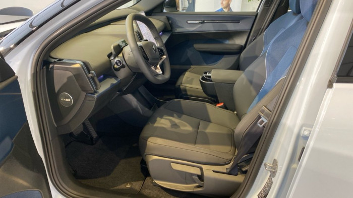 Volvo EX30 PLUS, Single Motor Extended Range, 200 kW / 272 HP na operativní leasing