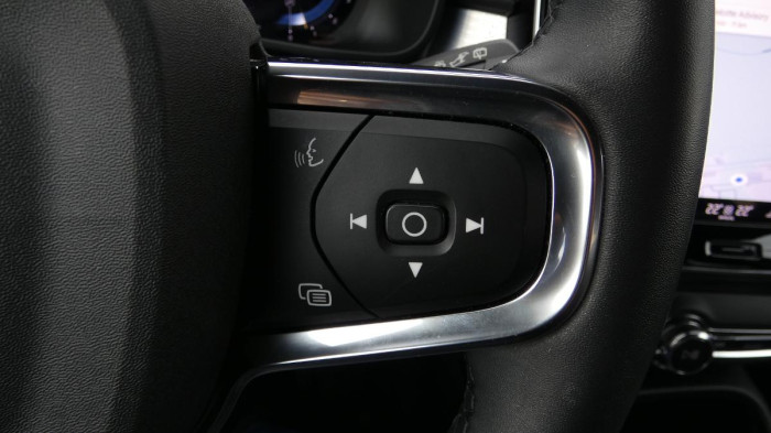 Volvo XC40 B3 Core DCT na operativní leasing