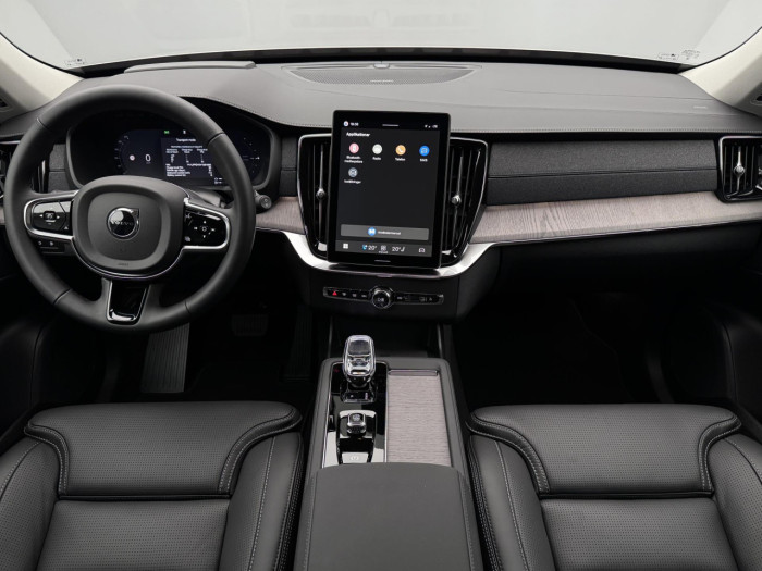 Volvo XC90 T8 AWD Plug-in DARK PLUS 7m na operativní leasing