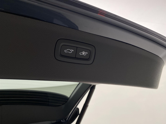 Volvo XC90 B5 AWD AUT BLACK EDITION PLUS na operativní leasing
