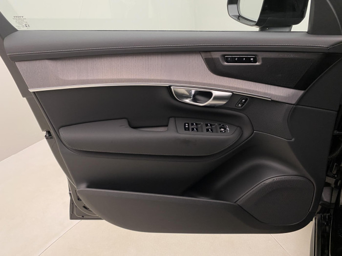 Volvo XC90 B5 AWD AUT DARK PLUS 7míst na operativní leasing
