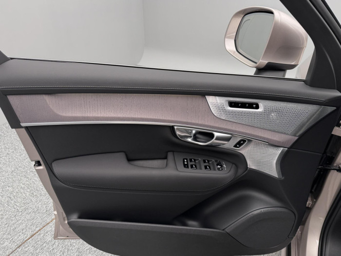 Volvo XC90 B5 AWD AUT BRIGHT ULTRA 7míst na operativní leasing