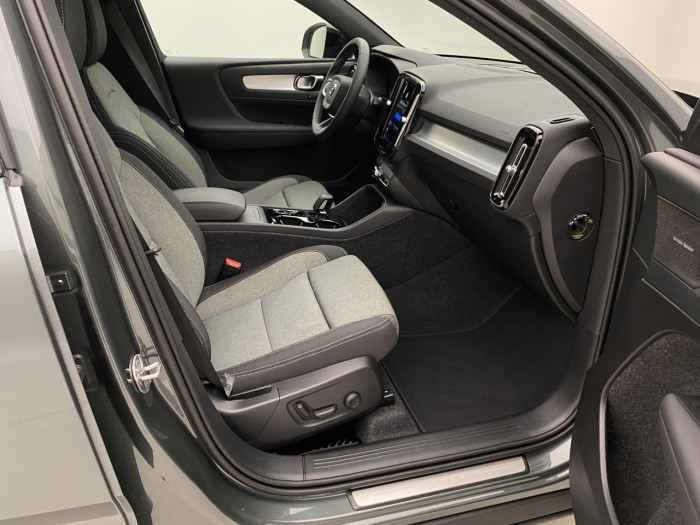 Volvo XC40 B3 AUT DARK PLUS na operativní leasing