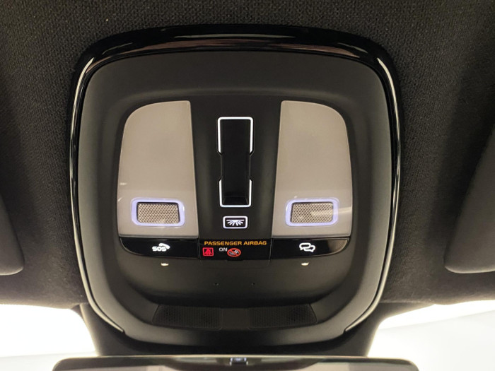 Volvo XC40 B3 AUT DARK PLUS na operativní leasing