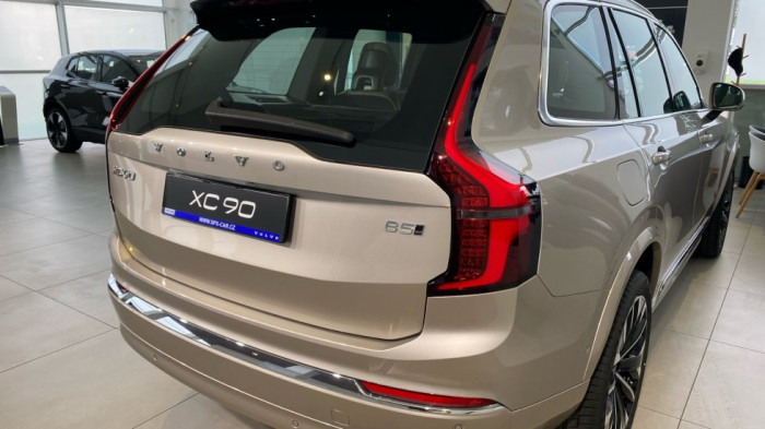 Volvo XC90 PLUS BRIGHT, B5 AWD, 184+10 kW / 250+14 HP na operativní leasing