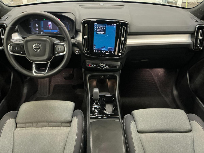 Volvo XC40 B3 PLUS DARK DCT na operativní leasing