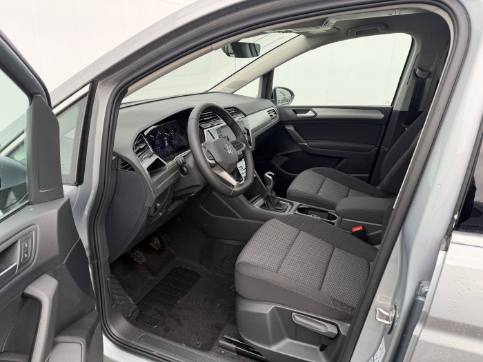 Volkswagen Touran People 6G EVO2 1,5TSI / 110kW na operativní leasing