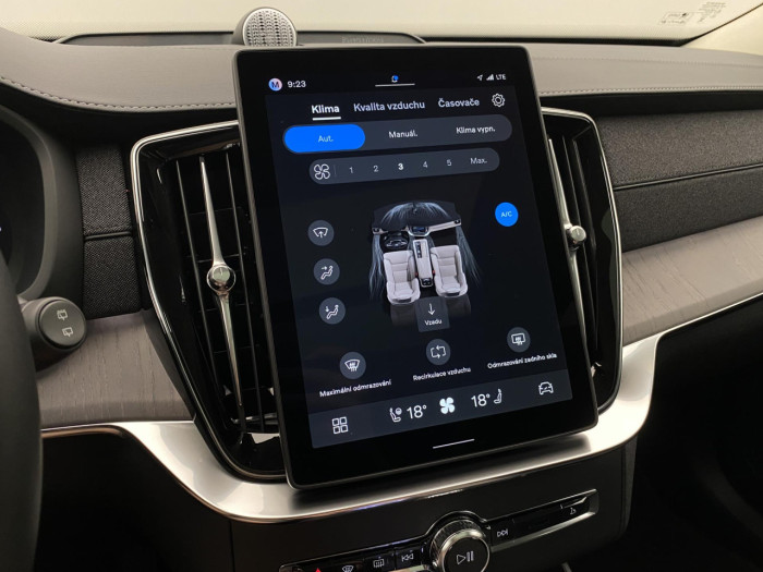 Volvo XC90 T8 AWD Plug-in DARK ULTRA na operativní leasing