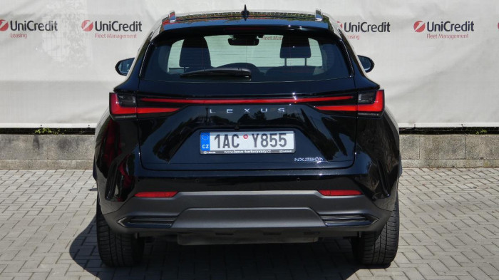 Lexus NX 350h 2.5 E-CVT Comfort Top na operativní leasing
